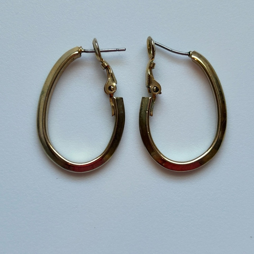 Vintage Gold Tone Oval Hoop Earrings Classic Vintage Hoops Gold Hoops Minimalist - Picture 2 of 13